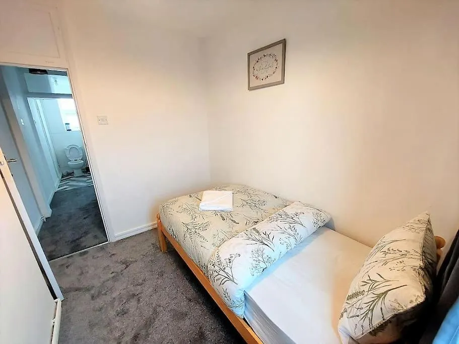 3 Bedroom Flat In Hoxton London